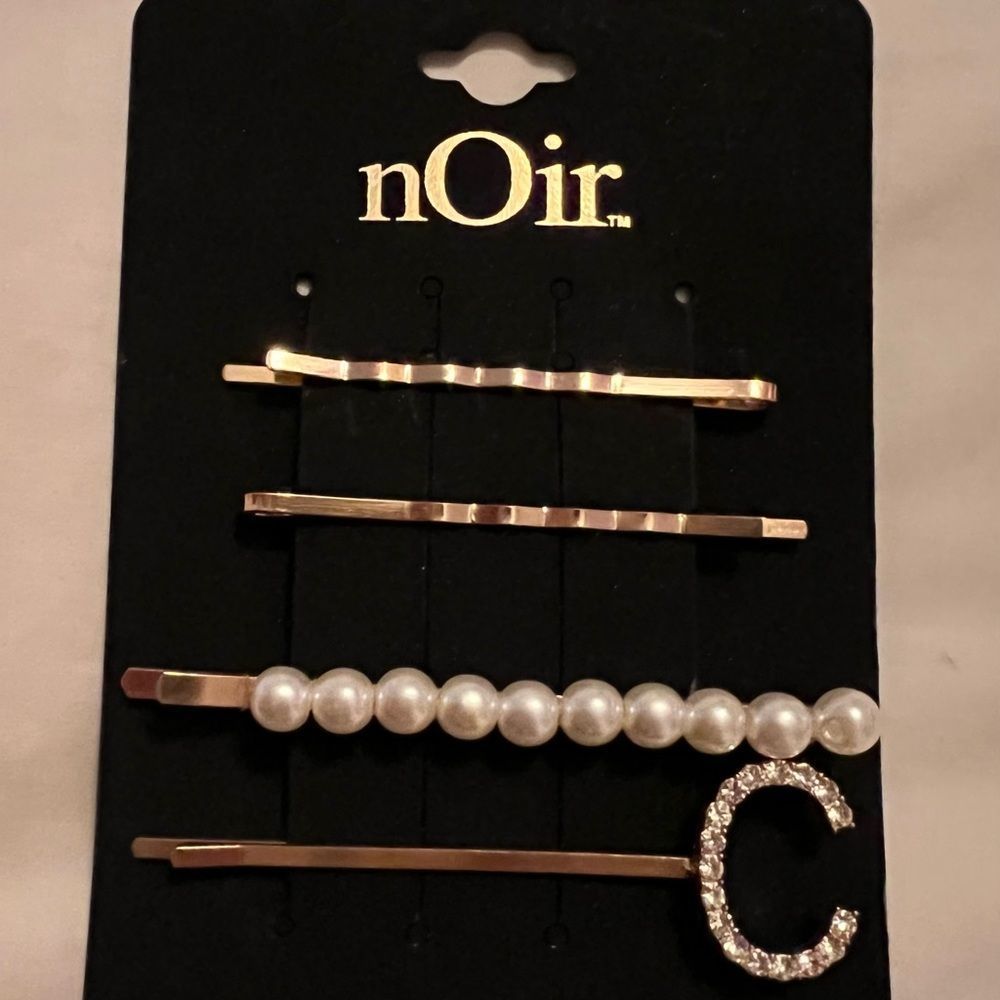Noir Letter C 4 Piece Hair Pins